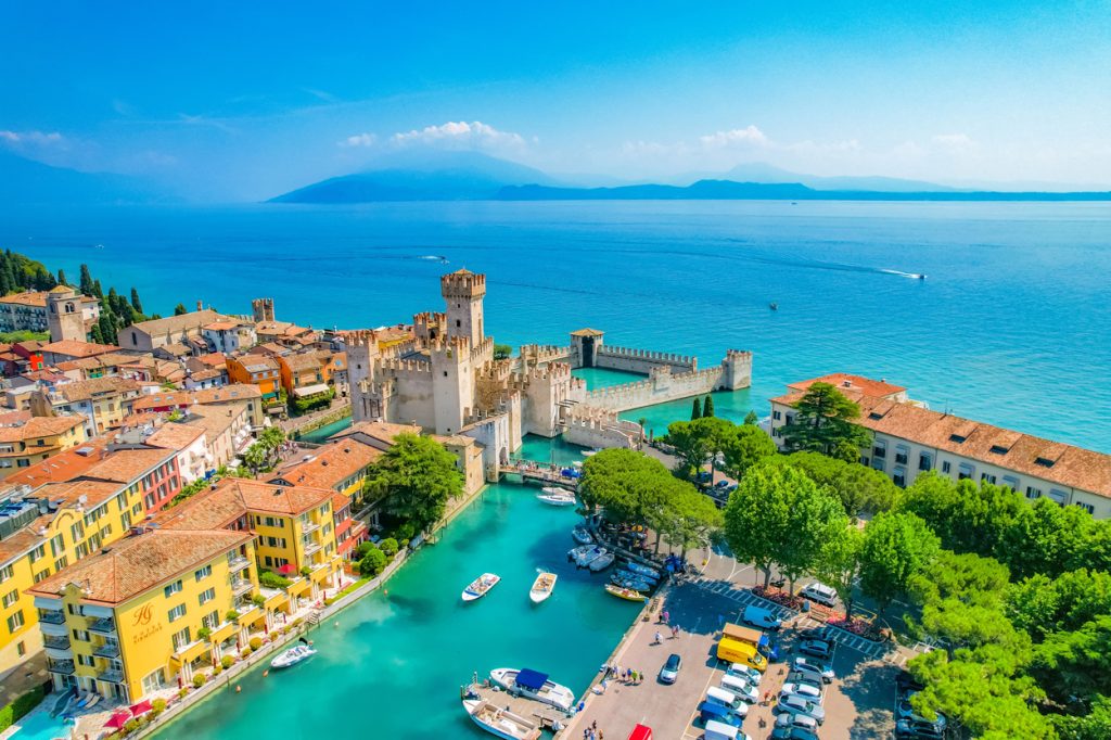 Aller de l’aéroport de Trévise au lac de Garde : pourquoi choisir Vérone ou Brescia