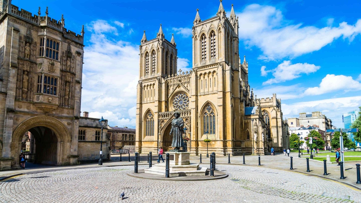 Bus Bristol Airport Bristol City Center Bath Terravision bus-bristol-airport-bristol-city-center-bath-terravision